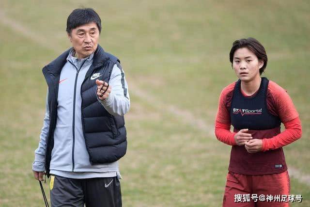 意媒：卡卢卢续约薪资存在分歧，曼联正在关注 转会费至少4000万